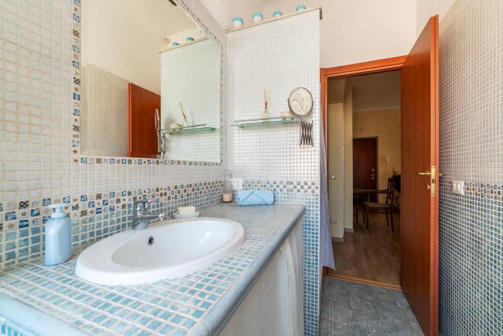 Elegante Appartamento Centrale Рим Экстерьер фото